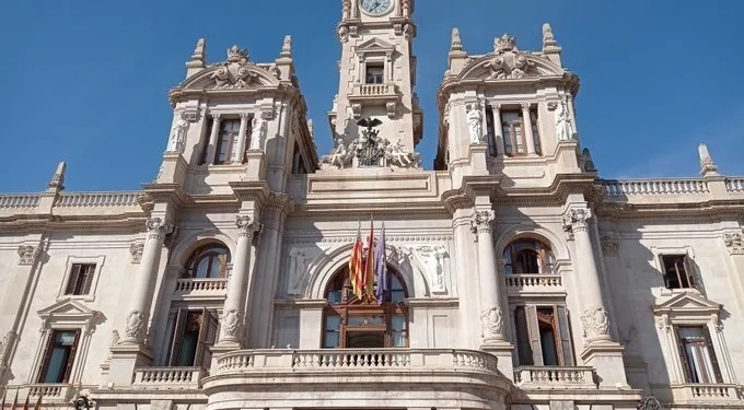 Más de mil vecinos afectados por la DANA reciben la devolución del IBI en Valencia 1 El Ayuntamiento de Valéncia se apropia de la petición de los vecinos de Benimámet para que Ten fuera hijo predilecto