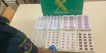 Intervienen más de 40.000 sellos falsificados en el Aeropuerto de Valencia: Detenida una mujer con un cargamento valorado en 98.000 euros