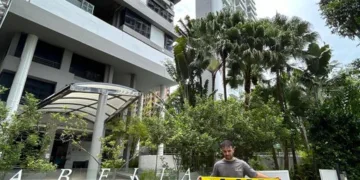 Un viaje convertido en advertencia: Los valencianos retenidos en Singapur vuelven a casa tras una «pegatina desafortunada»