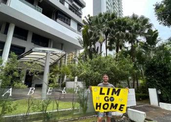 Retenido un aficionado del VCF desde hace 5 días por poner una pegatina contra Peter Lim