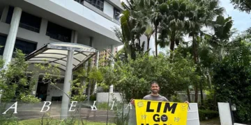 Retenido un aficionado del VCF desde hace 5 días por poner una pegatina contra Peter Lim