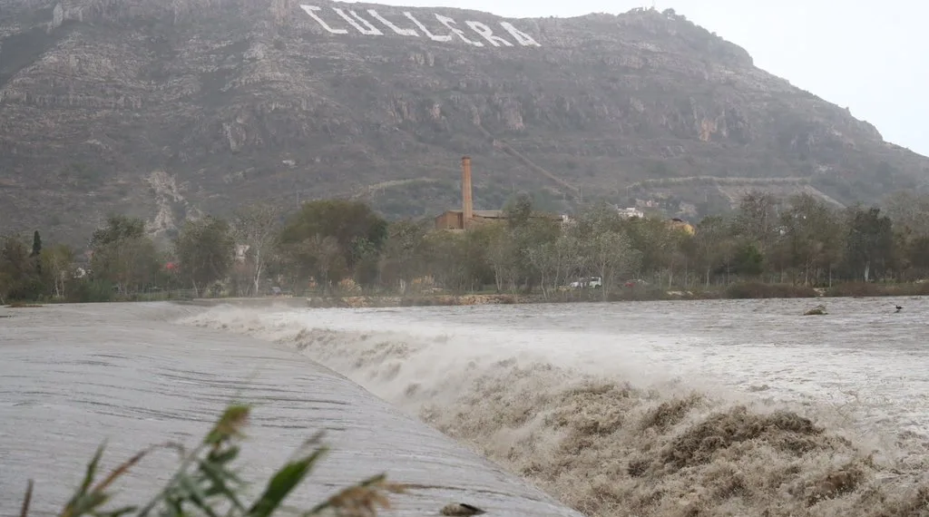 Cullera desaloja a los vecinos del Brosquil y Marenyet