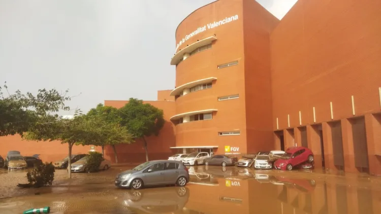 DANA: 3 días de luto oficial y seguimos con más de 70 carreteras cortadas, 110.000 personas sin luz y muchos sin agua