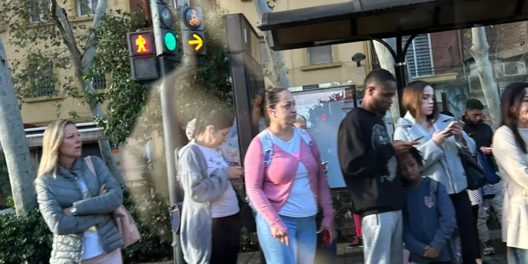 La huelga de transporte en la Comunidad Valenciana alcanza un seguimiento del 90% y provoca retrasos en servicios escolares e interurbanos 1 Huelga de autobuses EMT en Valencia: servicios mínimos, horarios y recomendaciones para los usuarios este 28 de octubre