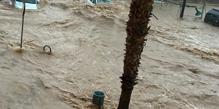 Vídeos impactantes: las imágenes de las inundaciones en la Comunidad Valenciana muestran calles anegadas y ríos desbordados tras las intensas lluvias 1 Vídeos impactantes: las imágenes de las inundaciones en la Comunidad Valenciana muestran calles anegadas y ríos desbordados tras las intensas lluvias