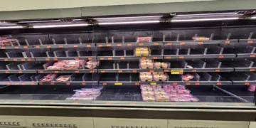 Desabastecimiento en supermercados de Valencia: alimentos y agua escasean tras el paso de la DANA