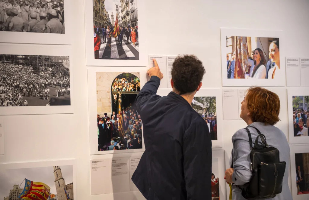 La Diputació de Valéncia recorre cerca de 800 años de celebración del 9 d’Octubre 4 Inauguracion exp 9 doctubre La nostra festa foto Abulaila 11
