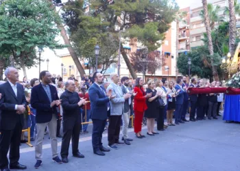 La imagen Peregrina de la Virgen de los Desamparados llena Manises de fieles y seguidores