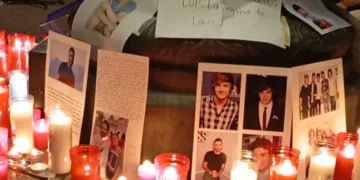 Emotivo homenaje en Valencia: los fans despiden a Liam Payne en la plaza del Ayuntamiento