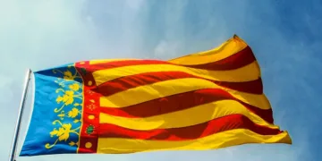 La Real Señera: El Estandarte que Nunca se Inclina