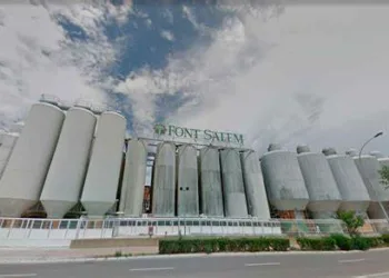 De la cerveza al té: Damm ultima un acuerdo con Nestlé para fabricar Nestea en su planta de Font Salem en Valencia