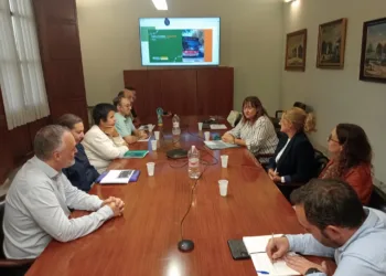 Responsables de la EMT colaboran con Plena inclusión CV para mejorar la accesibilidad en el transporte