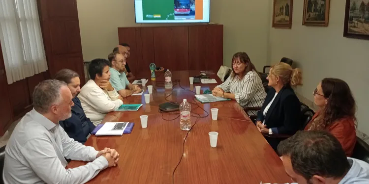 Responsables de la EMT colaboran con Plena inclusión CV para mejorar la accesibilidad en el transporte 1 Responsables de la EMT colaboran con Plena inclusión CV para mejorar la accesibilidad en el transporte