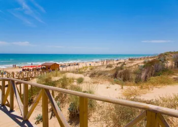 Muere un hombre de 72 años ahogado en una playa de Guardamar del Segura