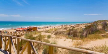 Muere un hombre de 72 años ahogado en una playa de Guardamar del Segura