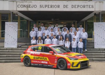 La selección española de automovilismo ha sido recibida por el CSD