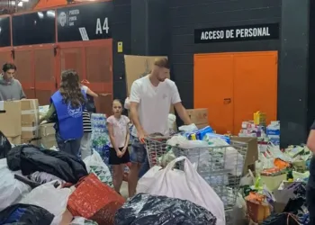 Mestalla recoge alimentos para los afectados por la DANA