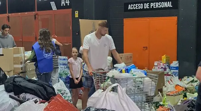 Mestalla recoge alimentos para los afectados por la DANA