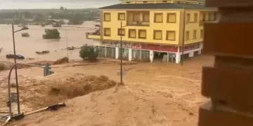 Hasta un tornado. La UME se dirige a rescatar Requena y Utiel que están incomunicadas e inundadas