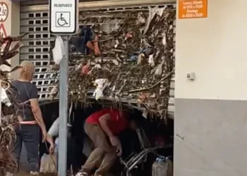 Valencia se enfrenta caos, robos y saqueos tras la DANA: ¿justificación por necesidad o falta de control?