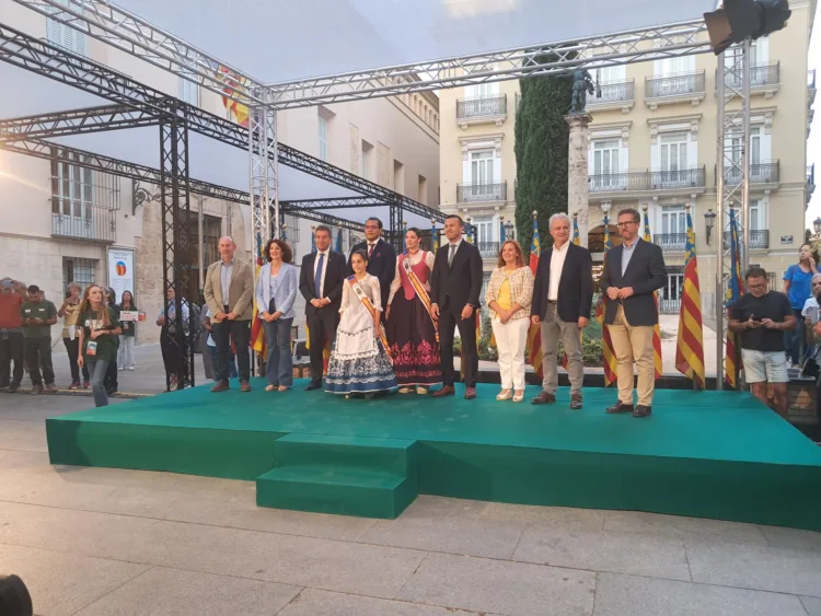 Las comarcas de Valencia toman el Cap i Casal con música y danza en el Passacarrer de la Diputación