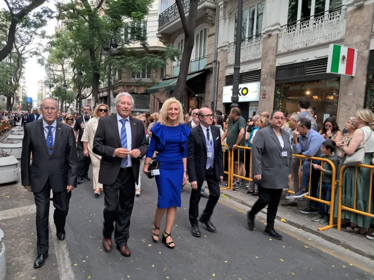 La procesión cívica más lenta y larga que se recuerda