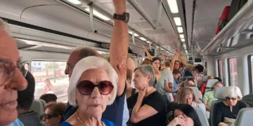 El regalo de Renfe Cercanías a los valencianos por el 9 d'Octubre: menos servicio y trenes abarrotados