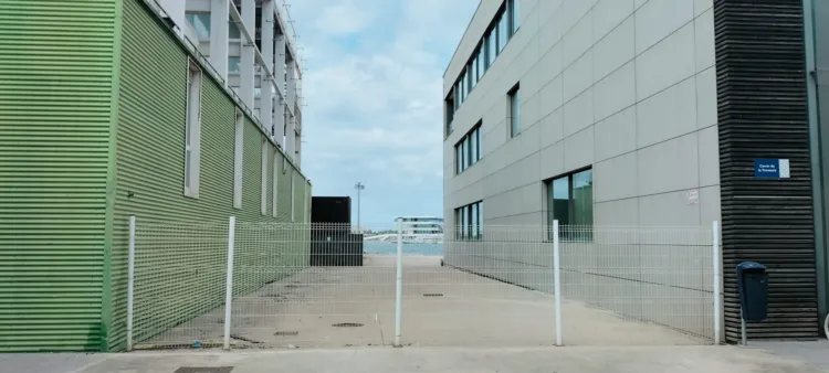 La Federación vecinal denuncia el incumplimiento del planeamiento urbanístico vigente por las antiguas bases de la Copa América