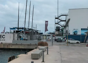 La Federación vecinal denuncia el incumplimiento del planeamiento urbanístico vigente por las antiguas bases de la Copa América