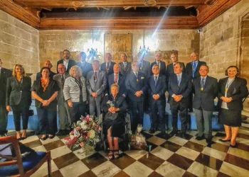 El poble valencià li rendix homenage a l'historiadora Ampar Cabanes Pecourt