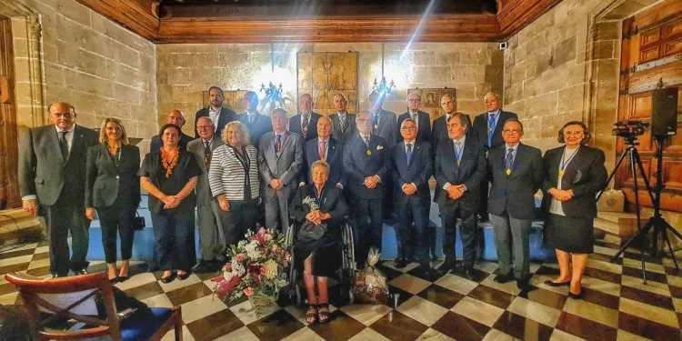 El poble valencià li rendix homenage a l'historiadora Ampar Cabanes Pecourt