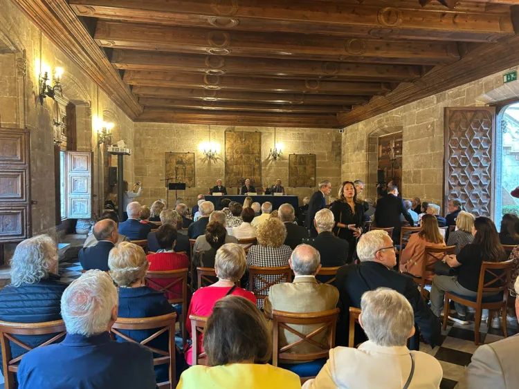 El poble valencià li rendix homenage a l’historiadora Ampar Cabanes Pecourt