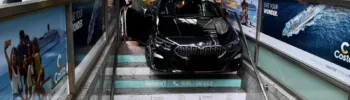 Un conductor detenido tras intentar entrar con su coche en la parada de metro de Colón