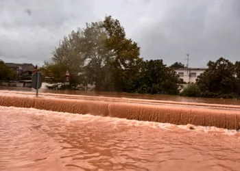 Alerta roja: Inundaciones, carreteras cortadas, metro interrumpido y cierre de parques, cementerios y colegios 1 Alerta roja: Inundaciones, carreteras cortadas, metro interrumpido y cierre de parques, cementerios y colegios