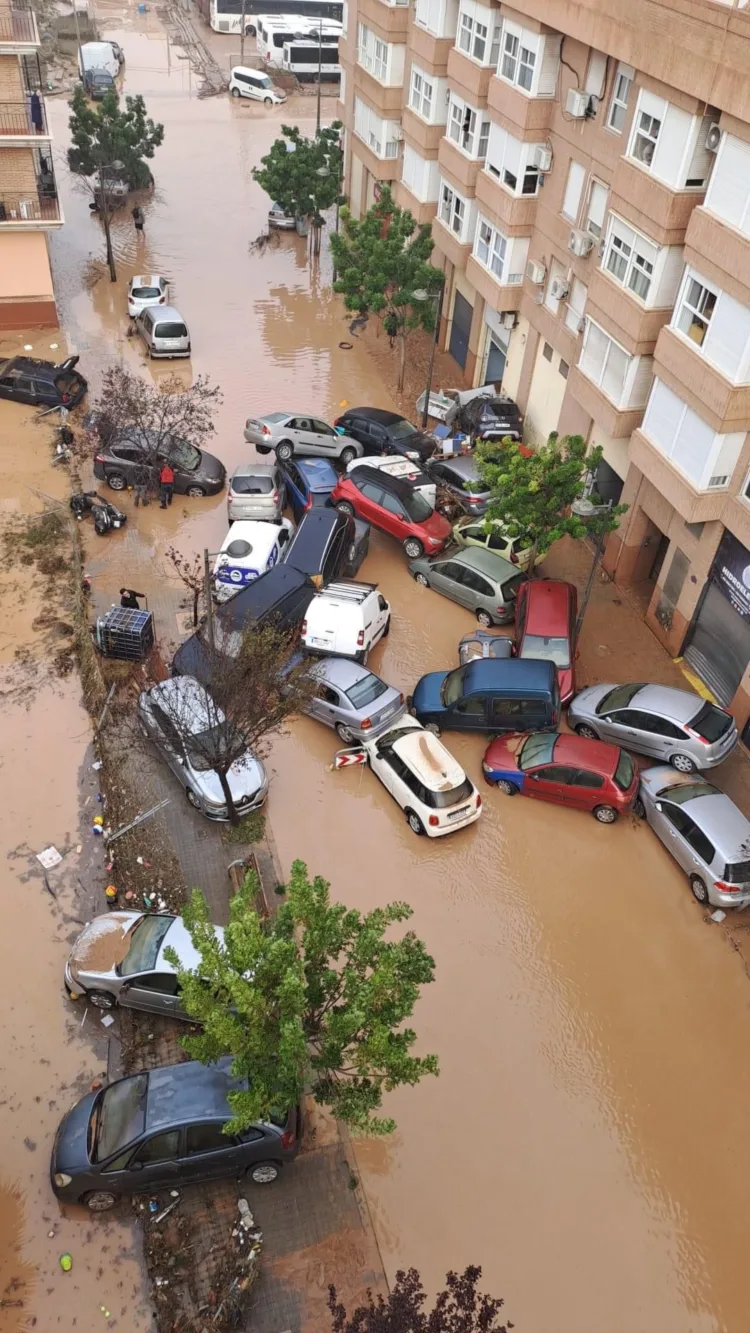 DANA: 3 días de luto oficial y seguimos con más de 70 carreteras cortadas, 110.000 personas sin luz y muchos sin agua