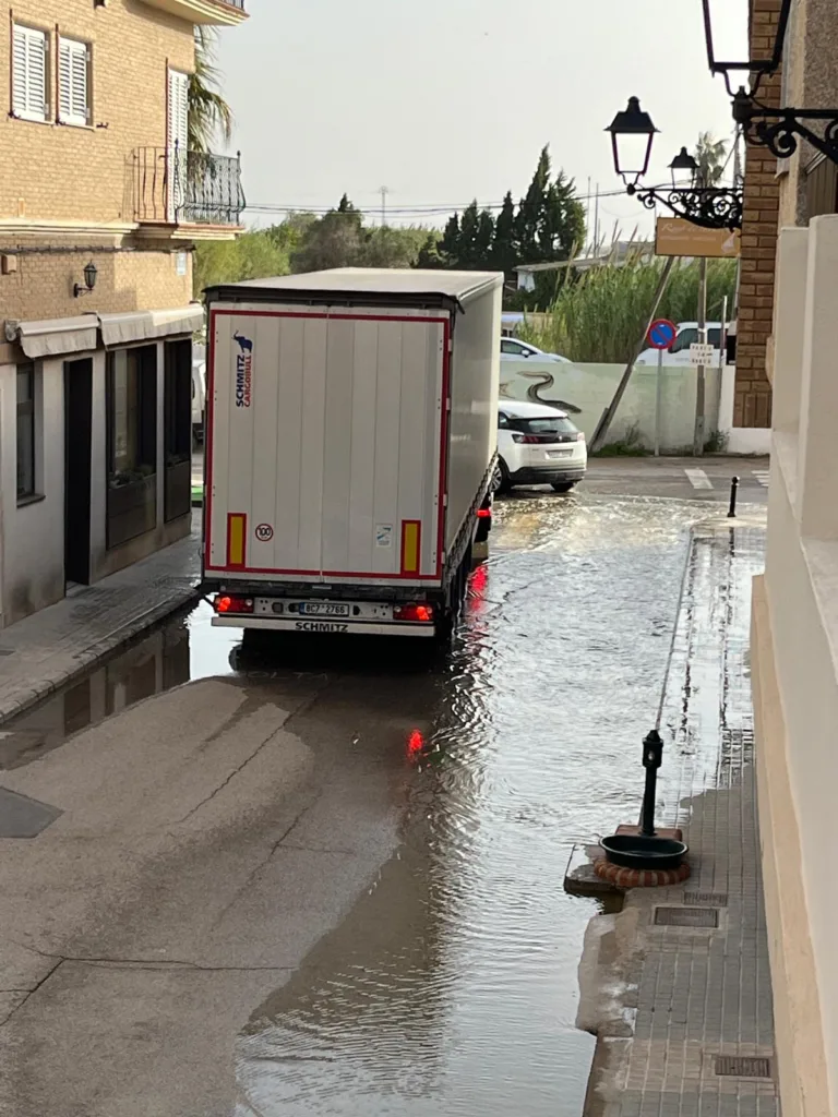 El tramo del Palmar a Sollana anegado, por lo que no es ruta para dirigirse a la A7 3 WhatsApp Image 2024 10 30 at 16.48.361