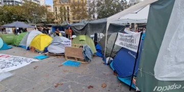La Acampada por la Vivienda en Valencia se Disuelve para Fortalecer la Movilización Vecinal