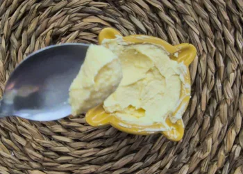 Ajoaceite Cremoso con Huevos Cocidos: ¡La Salsa que Nunca Falla!