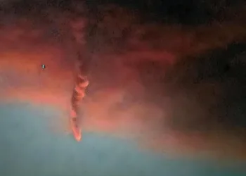 Extraño fenómeno en Canet de Berenguer: Un avistamiento en el cielo desafía toda lógica