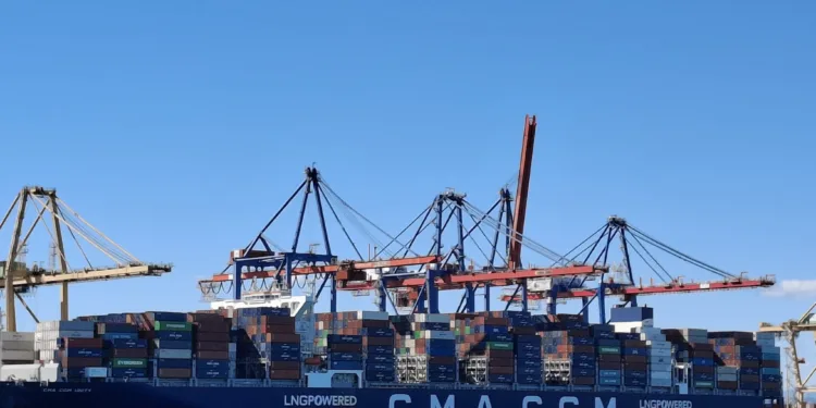 Los tráficos de mercancias de septiembre muestran que las exportaciones en Valenciaport mantienen la senda del crecimiento 1 Los tráficos de mercancias de septiembre muestran que las exportaciones en Valenciaport mantienen la senda del crecimiento