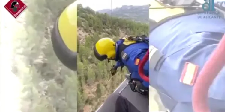 Tres rescates en tiempo récord en Alicante: dos senderistas perdidos en el Mongó y una barranquista herida en Benimantell