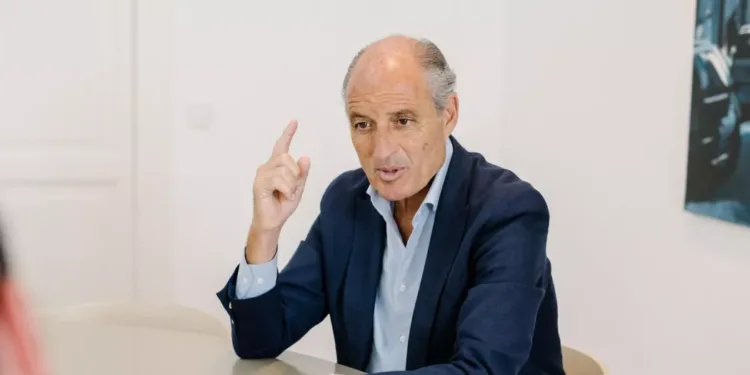 Camps le dice a Feijóo que quiere volver a la política, pero no como presidente de la Generalitat 1 Camps