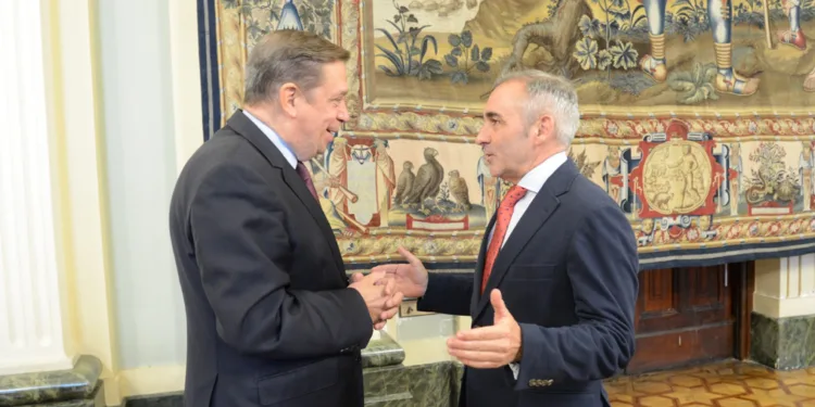 Consellería de Agricultura y Ministerio acuerdan crear una mesa bilateral que aborde los problemas de las plagas 1 Consellería de Agricultura y Ministerio acuerdan crear una mesa bilateral que aborde los problemas de las plagas