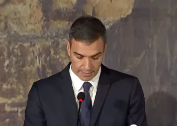 Pedro Sánchez logra superar el despido en diferido de Bárcenas con su "Viaje no viaje" de Delcy Rodríguez a España 1 Pedro Sánchez logra superar el despido pactado de Bárcenas con su "Viaje no viaje" de Delcy Rodríguez a España