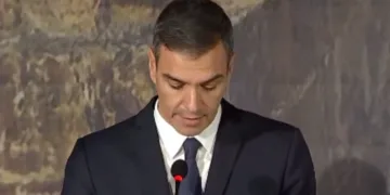 Pedro Sánchez logra superar el despido pactado de Bárcenas con su "Viaje no viaje" de Delcy Rodríguez a España