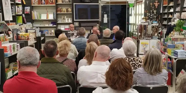 Baltasar Bueno presenta el libro "Virgen de los Desamparados" 1 Baltasar Bueno presenta el libro "Virgen de los Desamparados"