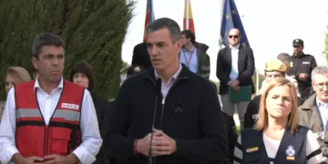 Miles de afectados por la DANA reclaman ayuda urgente: "necesitamos agua y comida ya"