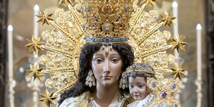 La imagen peregrina de la Virgen de los Desamparados visitará Manises a partir de este viernes