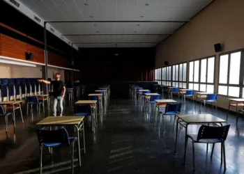 El Ayuntamiento de Cullera suspende las clases y cierra el polideportivo ‘La Partideta’ ante la llegada de la DANA