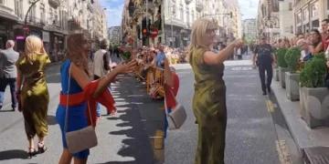 Baldoví y otros cargos de Compromís increpan los pitidos del público en la Processó Cívica